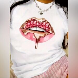 Lips Design T-shirt - Jr size XXL, fit around Woman's size L